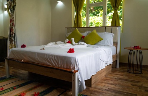La Passe Apartment | Cozy Villa Charette: Oceanfront Self-Catering Retreat