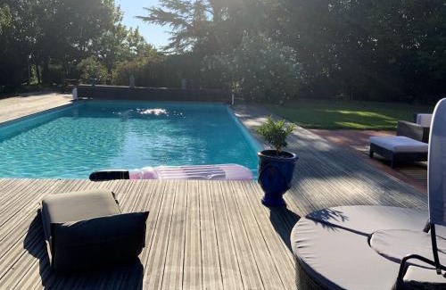 Nalliers Villa | Relax in Villa Charmante: Poolside Retreat for Families