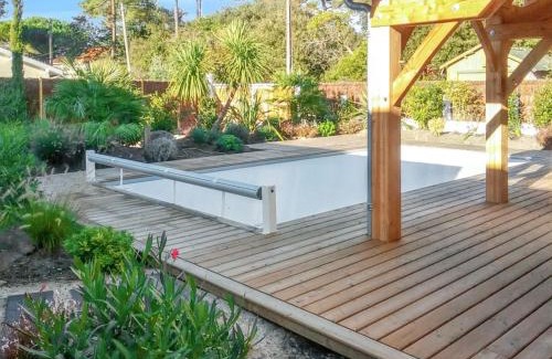 Soulac-sur-Mer Villa | Inviting Villa with Pool, Garden & WiFi Near Soulac Beach
