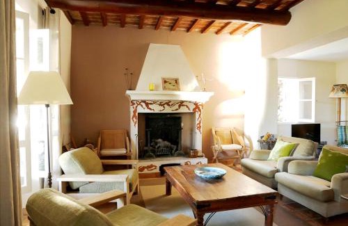 Beaumes-de-Venise Villa | Relax at Villa with Private Pool & Pet-Friendly Amenities