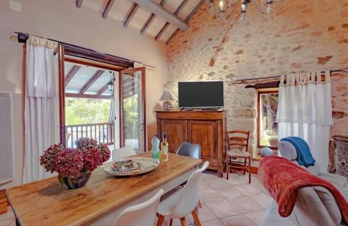 Beynac-et-Cazenac Villa | Idyllic Villa with Private Pool & Garden in Beynac