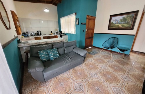 Barrio Pilo House | Discover Villa Chelis - Premier Stay in Downtown La Fortuna