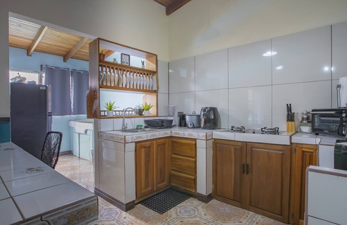 Barrio Pilo House | Discover Villa Chelis - Premier Stay in Downtown La Fortuna