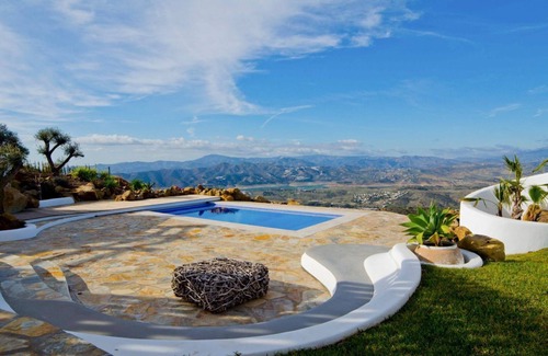 Canillas de Aceituno Villa | Villa Chepita: Spacious Four-Bedroom Retreat with Pool