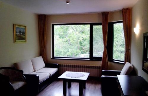 Teteven House | Villa Cherven: Guest Rated 9/10 with Hot Tub & Breakfast
