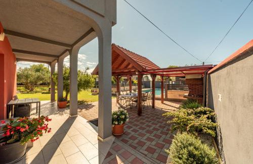 Sopot Villa | Villa Chervil: Guest Rated 9.8 with Pool & Family Amenities