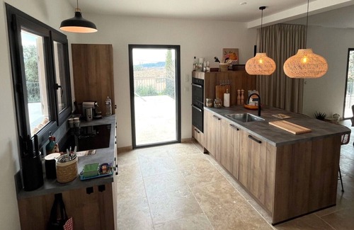 Villes-sur-Auzon Villa | Discover Villa Chevalier: Family-Friendly Retreat with Pool