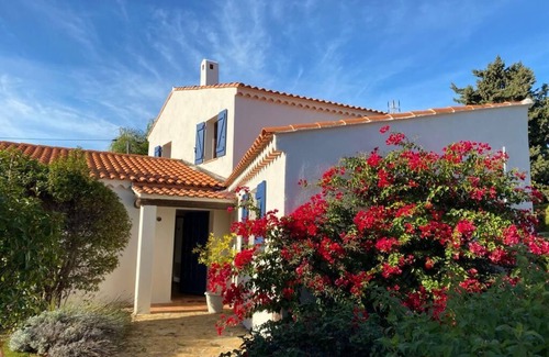 Bandol Villa | Villa 'Chez Tao': Relax by the Pool with Ocean Views