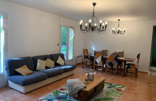 La Celle-sous-Gouzon Apartment | Villa Chilensis 5 min from Aix south east France with private pool