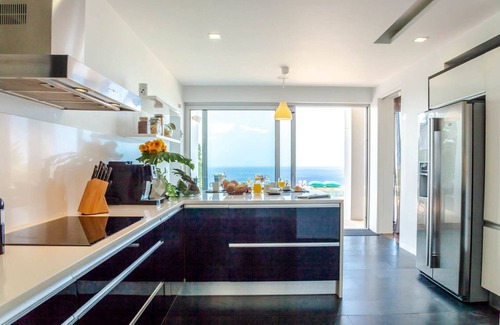 Canico House | Villa Chimera: Family-Friendly Retreat with Private Pool