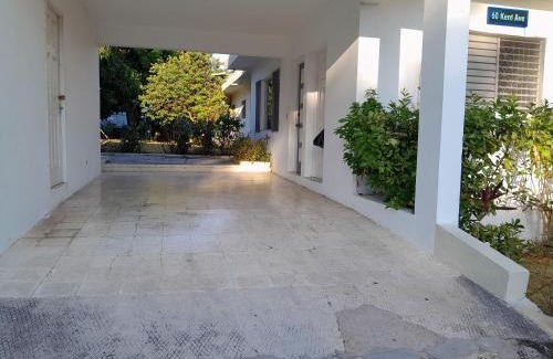 IronShore Estates Villa | Villa Chinnor: Pet-Friendly Retreat with Private Pool