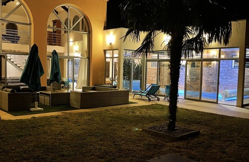 Cholet House | Villa Cholet: Pet-Friendly Escape Near Puy du Fou