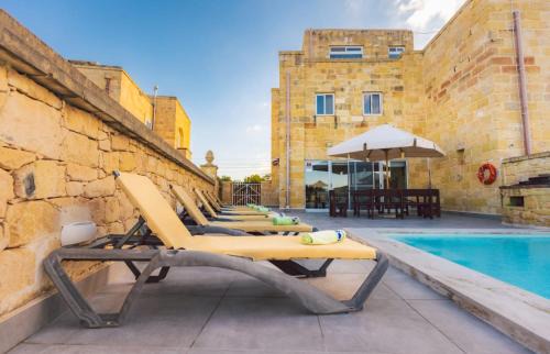 Zejtun Villa | Villa Chossie: Oceanfront Retreat with Pool & Pet-Friendly