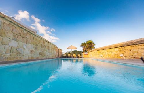 Zejtun Villa | Villa Chossie: Oceanfront Retreat with Pool & Pet-Friendly