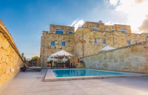 Zejtun Villa | Villa Chossie: Oceanfront Retreat with Pool & Pet-Friendly