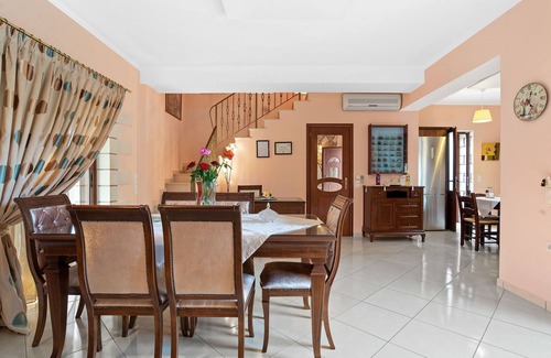 Makhairoi Villa | Villa Chryssa: Private Pool Retreat in Charming Neo Chorio