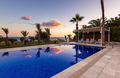 Agios Theodoros Villa | Exquisite Villa Chrysta: 4-Star Oceanfront Retreat