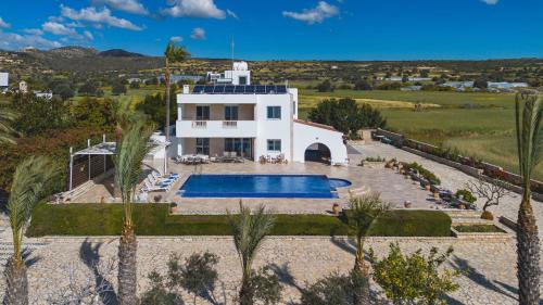 Agios Theodoros Villa | Exquisite Villa Chrysta: 4-Star Oceanfront Retreat