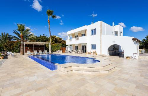 Agios Theodoros Villa | Exquisite Villa Chrysta: 4-Star Oceanfront Retreat
