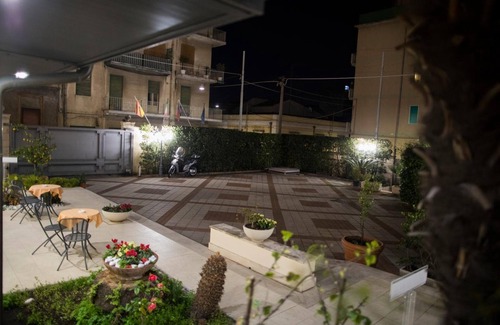 Cibali House | Discover Villa Cibele: 4-Star Comfort with Spa & Dining