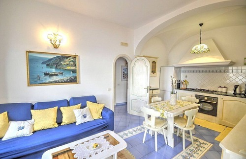 Positano City Centre House | Villa Cipriana: Sea-View Retreat with Breakfast & Family-Friendly Amenities