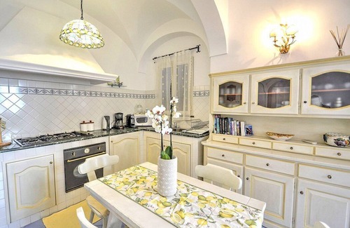 Positano City Centre House | Villa Cipriana: Sea-View Retreat with Breakfast & Family-Friendly Amenities