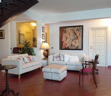 Borghesiana House | Villa Civetta tra Roma e i Castelli Romani