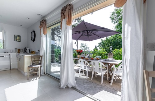 Gravieres House | Villa Clémentine - Cozy Retreat by the Beautiful River