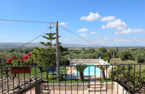 Chiaramonte Gulfi Villa | Villa Clara: Oceanfront Escape with 9.4/10 Guest Rating
