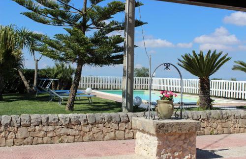 Chiaramonte Gulfi Villa | Villa Clara: Oceanfront Escape with 9.4/10 Guest Rating