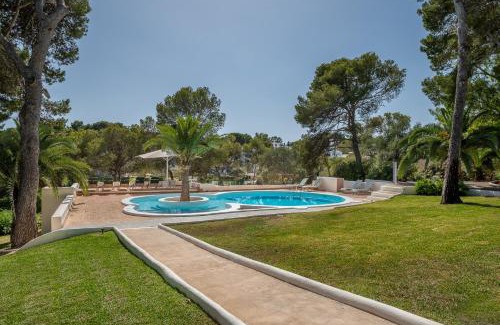 Cala d'Or Villa | Villa Claramunda: Family-Friendly Retreat with Pool Access