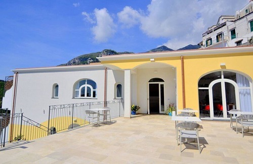 Pontone House | Villa Clarice E, fully refundable with voucher*: An elegant and modern studio apartment in a quiet position, located on a hillside above the sea, with Free WI-FI.