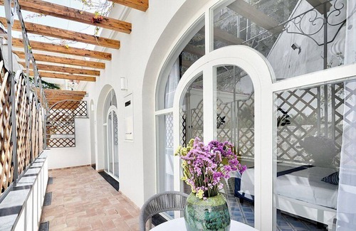 Pontone House | Villa Clarice E, fully refundable with voucher*: An elegant and modern studio apartment in a quiet position, located on a hillside above the sea, with Free WI-FI.