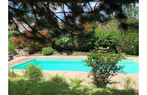 Aurillac House | Elegant Villa Classée 4 Étoiles with Pool & Lake View