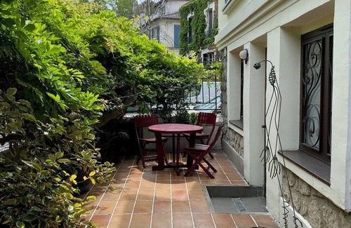 Amerique House | Explore Villa Claude Monet Near Buttes-Chaumont