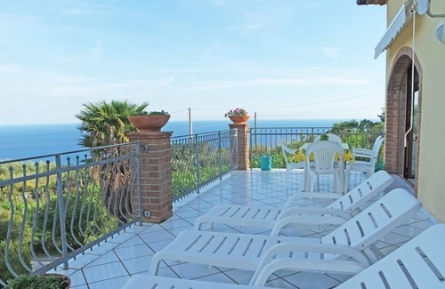 Casal Velino Villa | Villa Claudia is a refined, comfortable and freestanding villa with a view