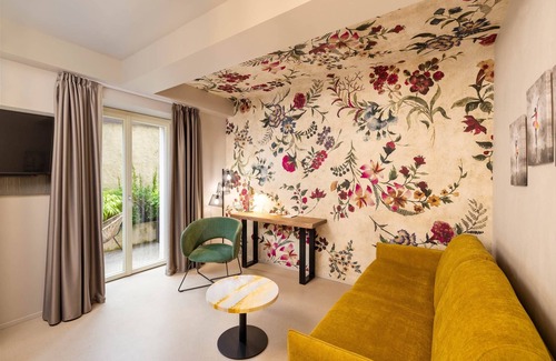 Colonno Hotel | Villa Clementina Boutique Hotel - Guest Rated 9.8/10