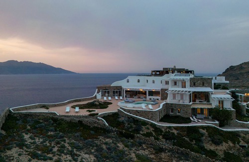 Faros Armenistis Villa | Villa Cliff Top 270 Mykonos: Guest Rated 10/10 with Pool