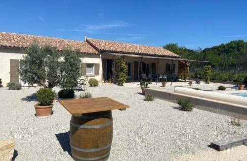 Mondragon Villa | Serene Villa with Heated Pool in Uchaux's Tranquil Heart