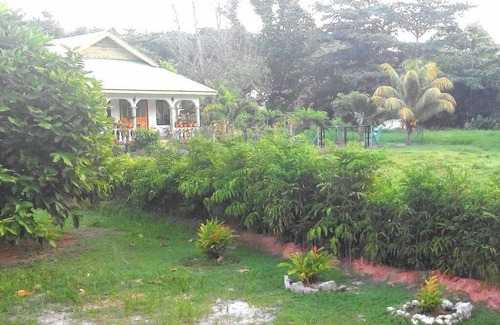 La Digue House | Villa COCO: Oceanfront Retreat for Family Getaways
