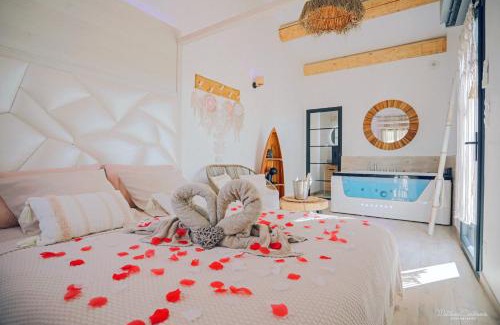 Cuges-les-Pins Bed & Breakfast | Discover Villa CoCoon - Romantic Retreat with Hot Tub