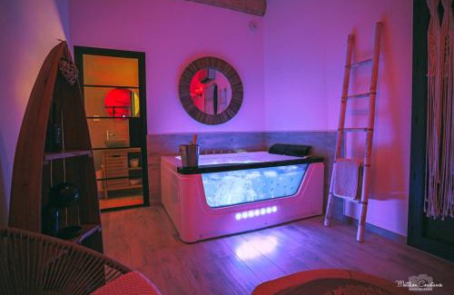 Cuges-les-Pins Bed & Breakfast | Discover Villa CoCoon - Romantic Retreat with Hot Tub