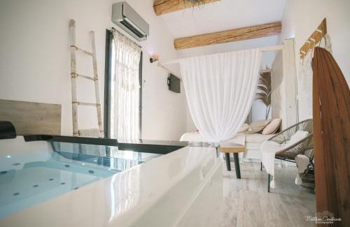 Cuges-les-Pins Bed & Breakfast | Discover Villa CoCoon - Romantic Retreat with Hot Tub