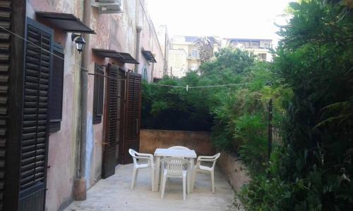 Bagheria House | Top-Rated Villa Coglitore: Family-Friendly with Kitchen Access