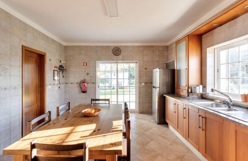 Palmela House | Villa with Saltwater Pool Near Wineries and Beaches