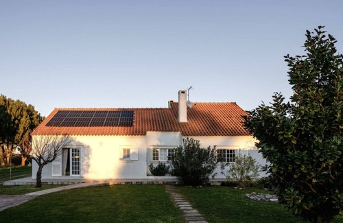 Palmela House | Villa with Saltwater Pool Near Wineries and Beaches