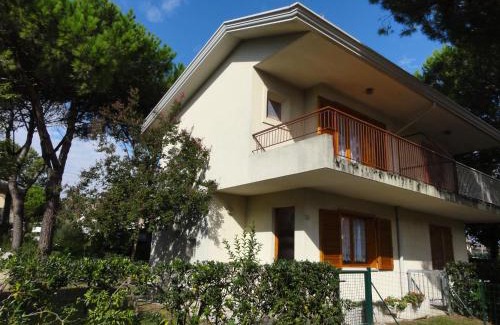 Bibione Villa | Pet-Friendly Villa Comete with Private Beach & Ocean Views