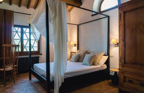 Umbertide Villa | Villa Comunaglia: Oceanfront Retreat with Panoramic Pool