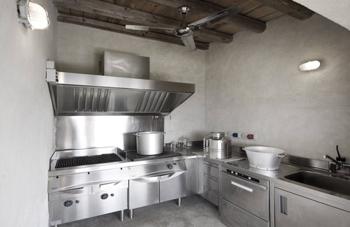 Noto Villa | Inviting Villa with Pool & Independent Garden Apartments