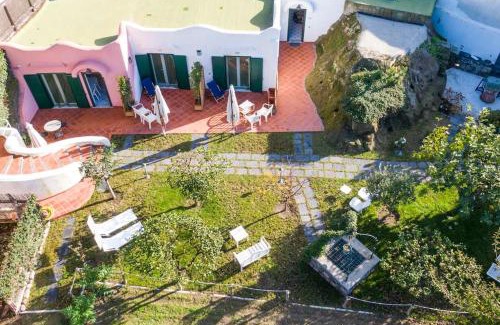 Forio Villa | Oceanfront Villa Conchiglia Blu with Private Beach & Pool